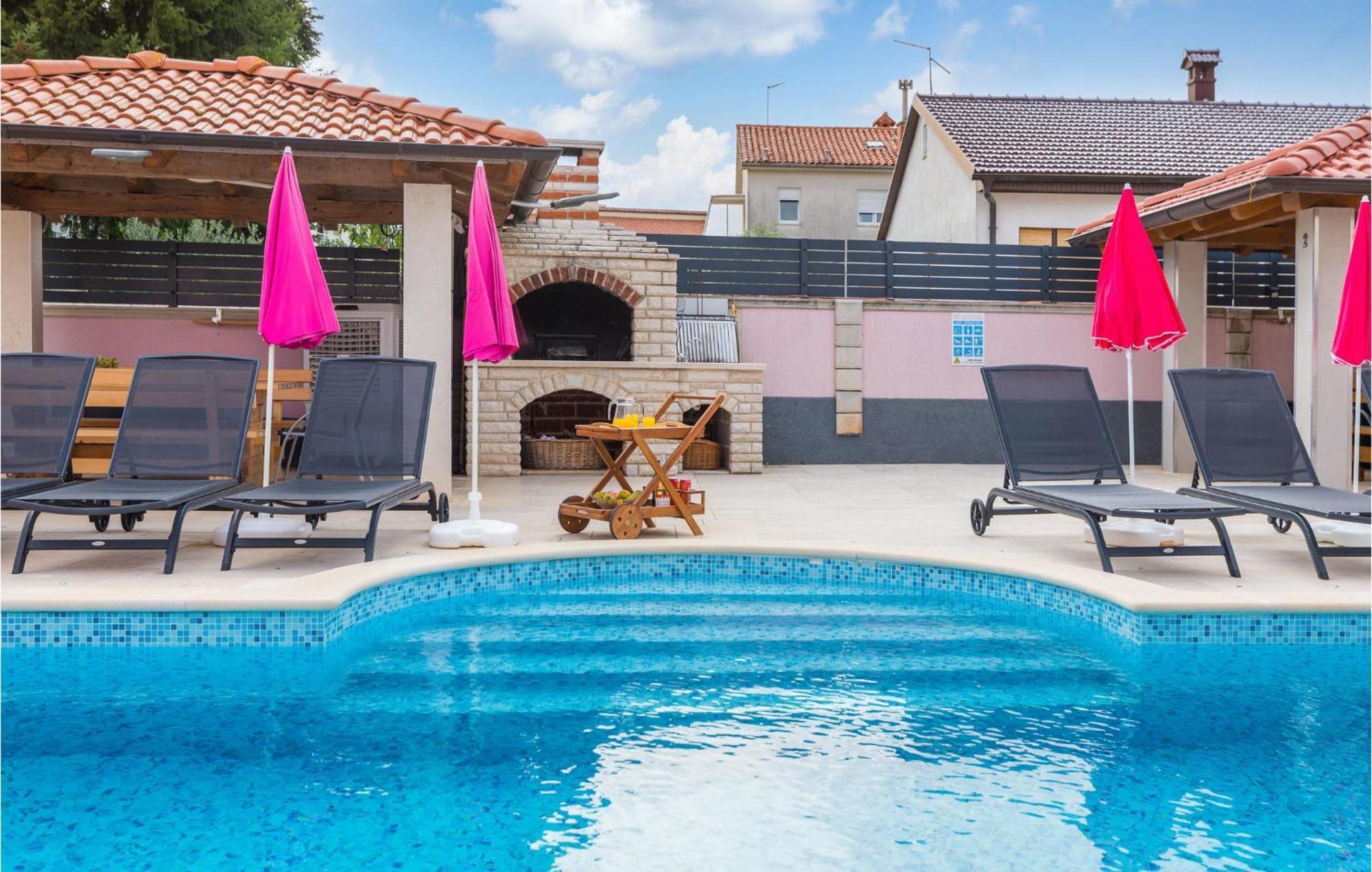 Lovely Apartment In Valbandon With Kitchen Fazana Exterior photo