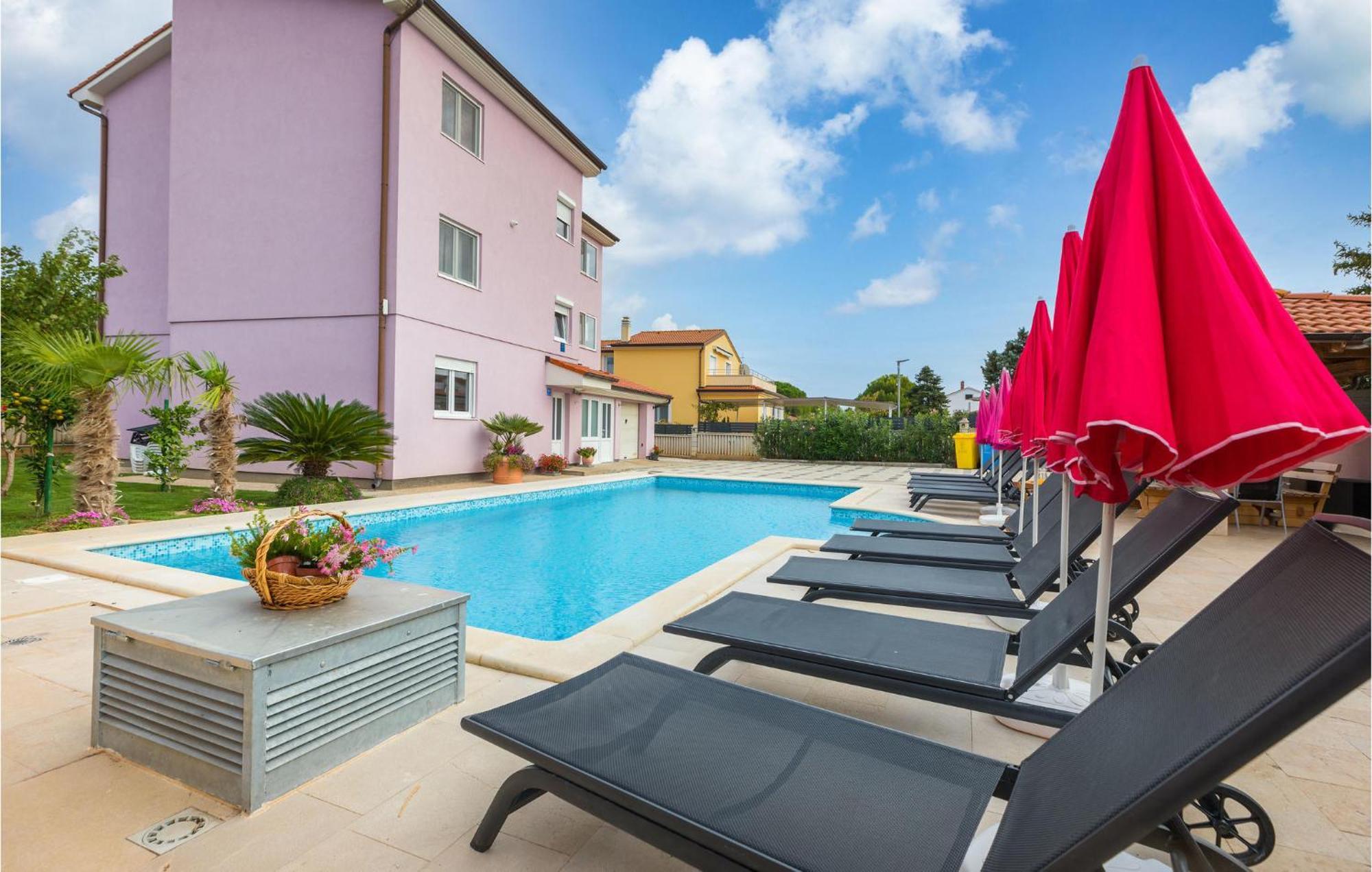 Lovely Apartment In Valbandon With Kitchen Fazana Exterior photo