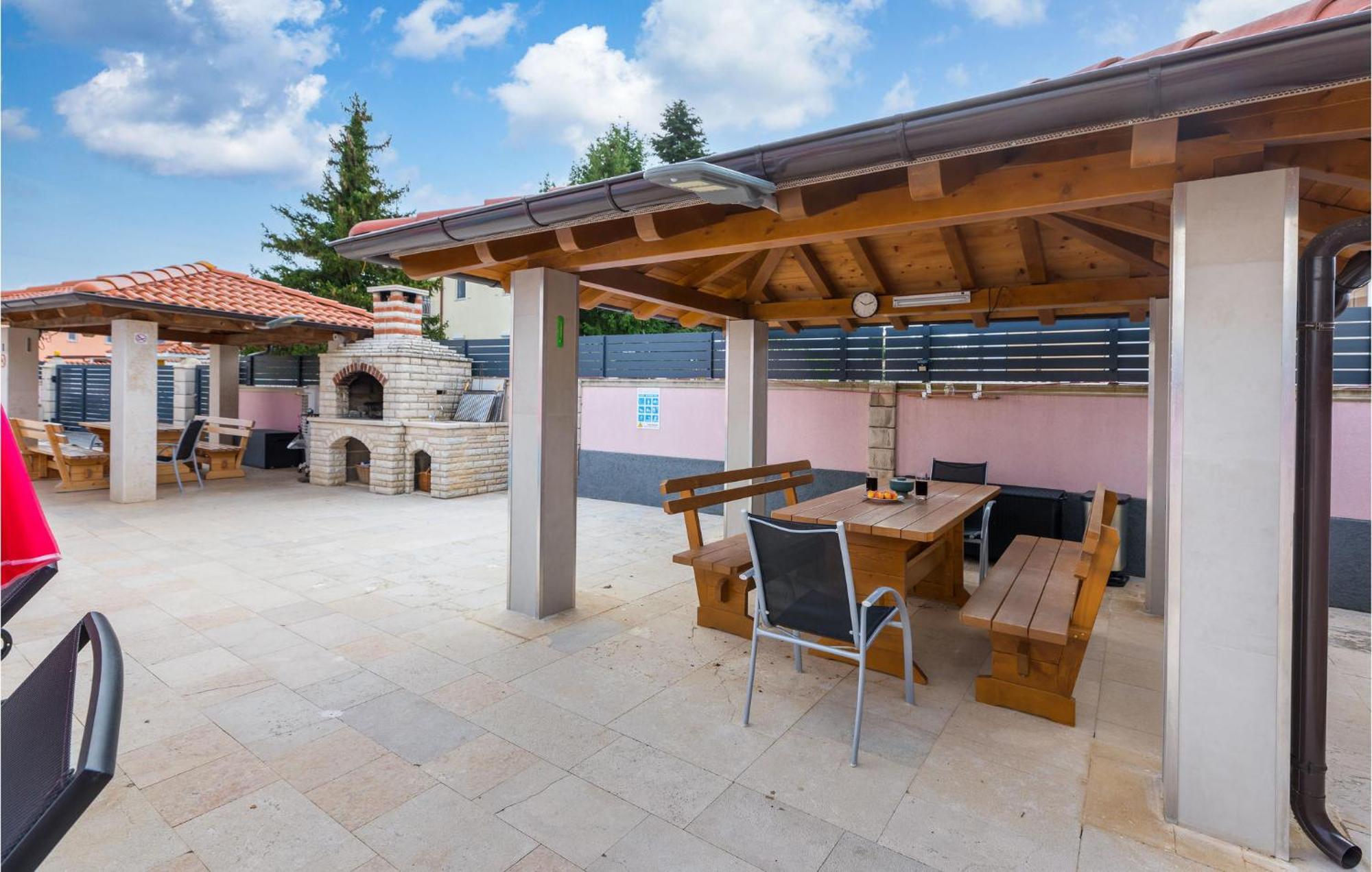Lovely Apartment In Valbandon With Kitchen Fazana Exterior photo